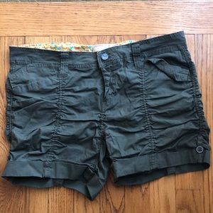 No Boundaries green cargo shorts